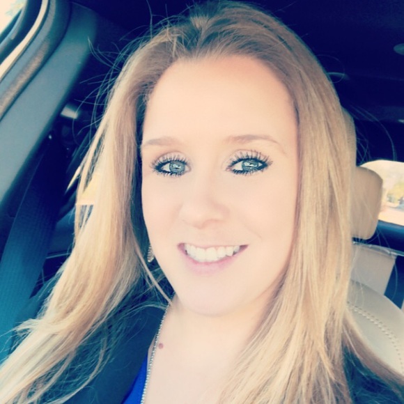 Meet your Posher, Amanda - Picture 1 of 1